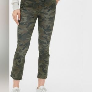 Gap Girlfriend Chino in Camouflage